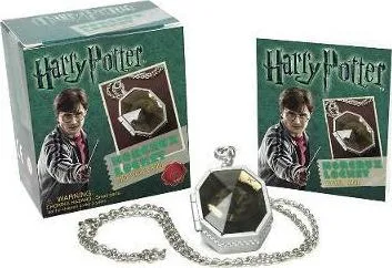 Szuper akció Harry Potter: Locket Horcrux Kit & Sticker Book
