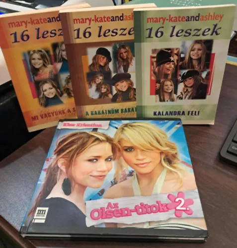 Mary-Kate és Ashley Olsen 4 db-os KÖNYVMENTŐ AJÁNLAT: Mi vagyunk a sztárok!, A barátnőm barátja, Kalandra fel!, Az Olsen-titkok 2. Kiárusítás