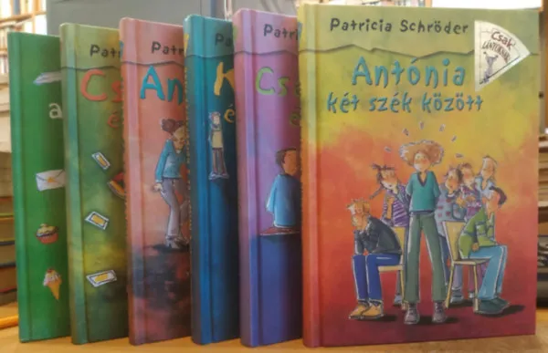 6 db Patricia Schröder: Barátnőm az ellenségem; Csajok és csetepaték; Antónia és az őskáosz; Kriszti és a hétpecsétes titok; Csajok és szívzörejek; Antónia két szék között Azonnal elérhető