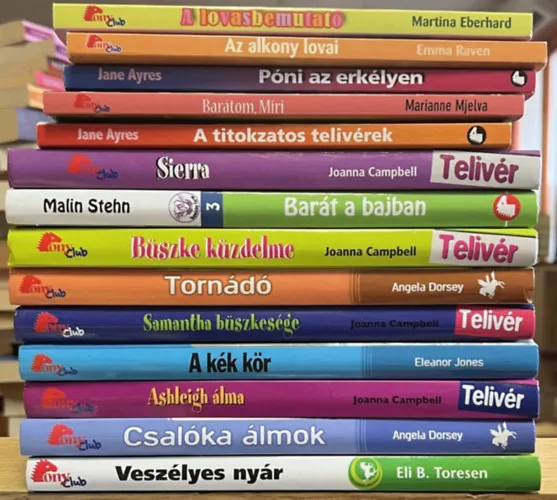 Szuper ajánlat 14 db Pony Club kötet: A lovasbemutató, Az alkony lovai, Póni az erkélyen, Barátom, Miri, A titokzatos telivérek, Sierra, Barát a bajban, Büszke küzdelme, Tornádó, Samantha büszkesége, A kék kör, Ashleigh álma, Csalóka álmok, Veszé