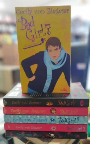 4 db Bad Girl ifjúsági regény: Bad Girl 1., 4., 6., 7. - (nem teljes sorozat) Kihagyhatatlan ajánlat