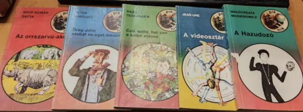 Azonnali szállítás 5 db Piknik könyvek: A hazudozó + A videosztár + Az orrszarvú-akció + Csik tudta, hol van a kutya elásva + Öreg John szobát és eget meszel
