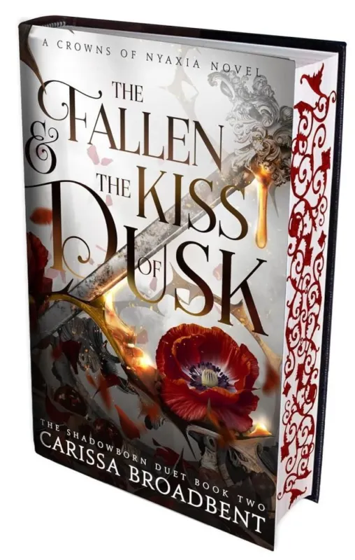 Szuper ajánlat The Fallen and the Kiss of Dusk (Éldekorált - The Crowns of Nyaxia, Book 4 Hardback)